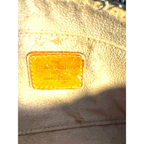 Louis Vuitton Monogram Pouch with LV Dustbag - Picture 7 of 17